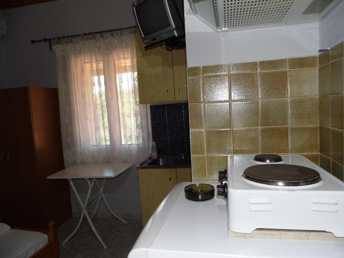 Villa Nefeli Loútsa Dış mekan fotoğraf