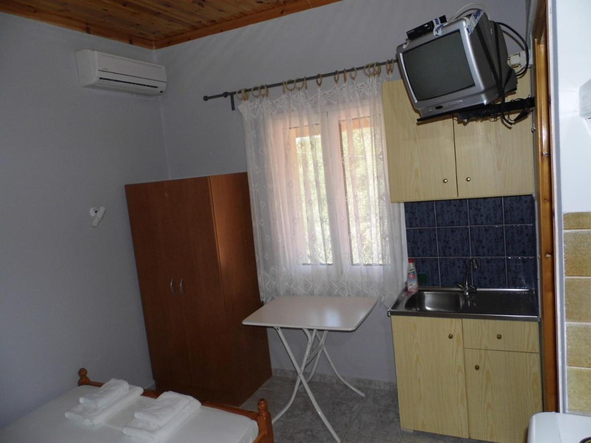 Villa Nefeli Loútsa Dış mekan fotoğraf