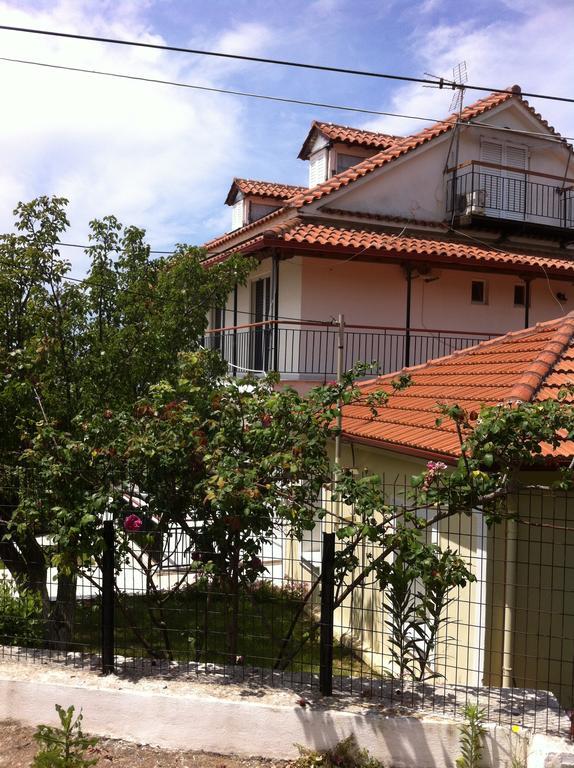 Villa Nefeli Loútsa Dış mekan fotoğraf