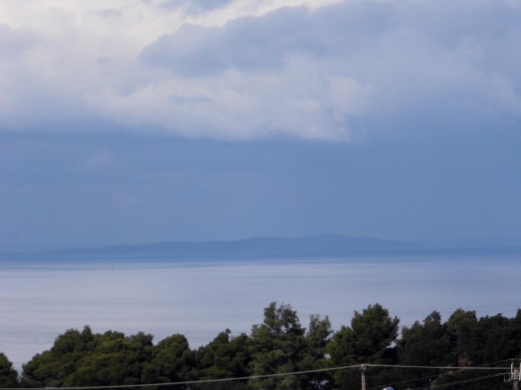 Villa Nefeli Loútsa Dış mekan fotoğraf