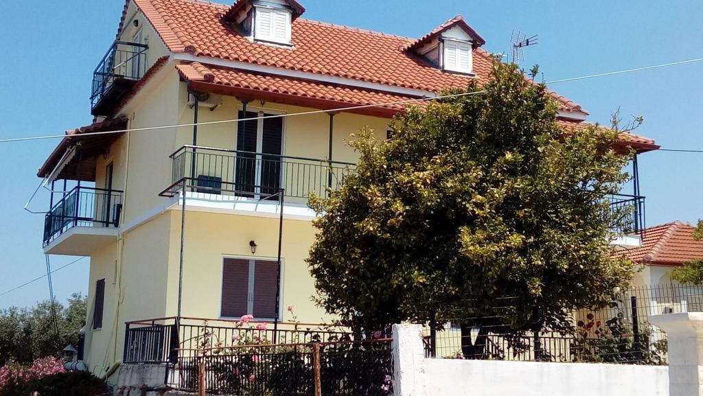 Villa Nefeli Loútsa Dış mekan fotoğraf
